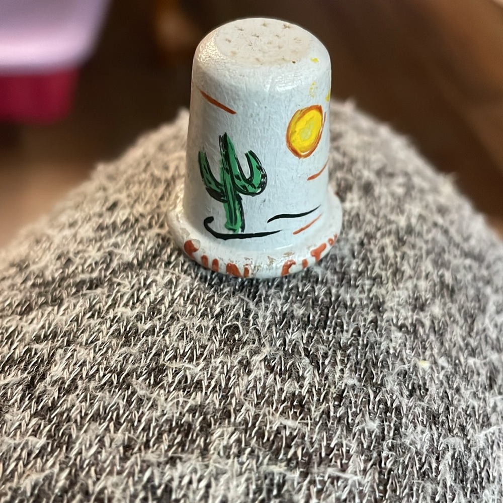 VTG Handpainted wooden thimble Sun City, Arizonia 1970's
